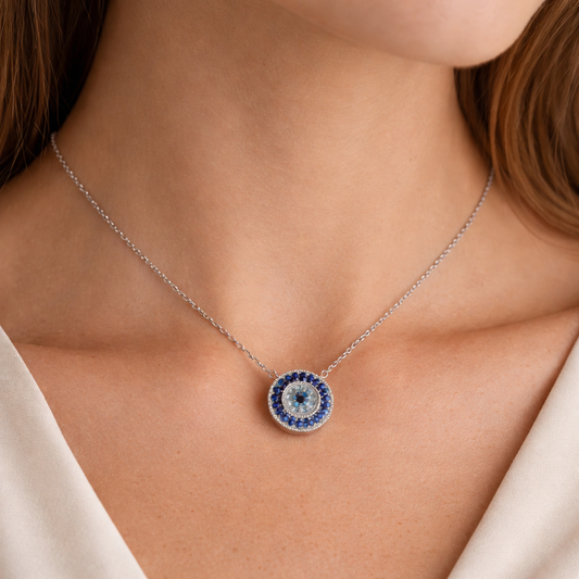 Daphne – Collar Ojo Protector Plateado Elegante