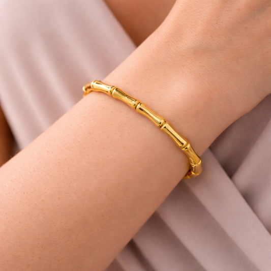 Olivia – Pulsera Bambú Chic con Diseño Ovalado Dorado