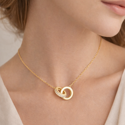 Stella – Collar con Colgante de Doble Anillo Circular Elegante