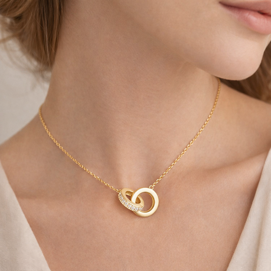 Stella – Collar con Colgante de Doble Anillo Circular Elegante