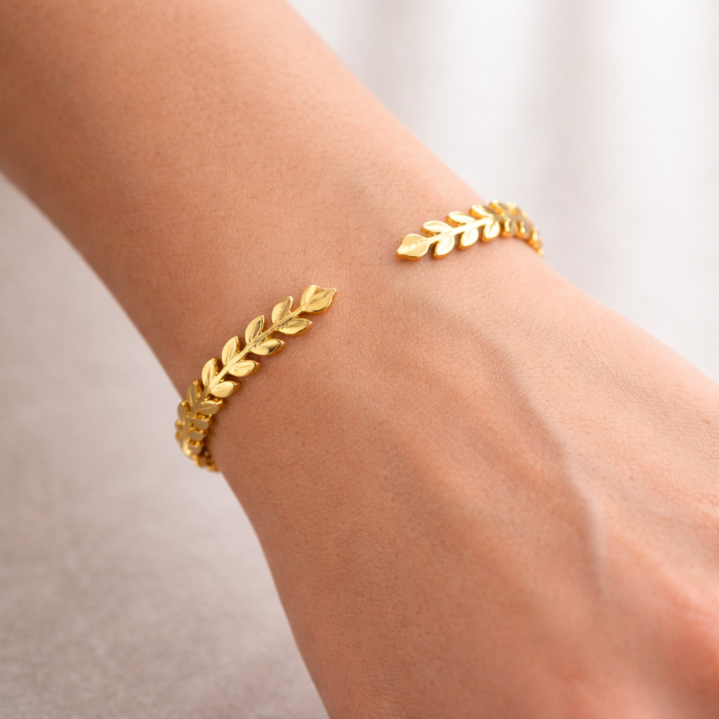 Fely – Brazalete con Diseño de Hojas y Charms