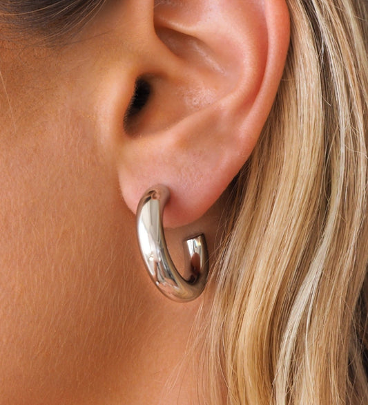 Aros gruesos de plata ligeros