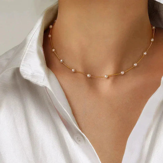 Vivienne – Collar dorado con perlas