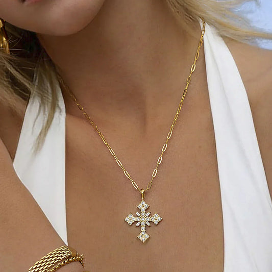 Divina – Collar Cruz Elegante