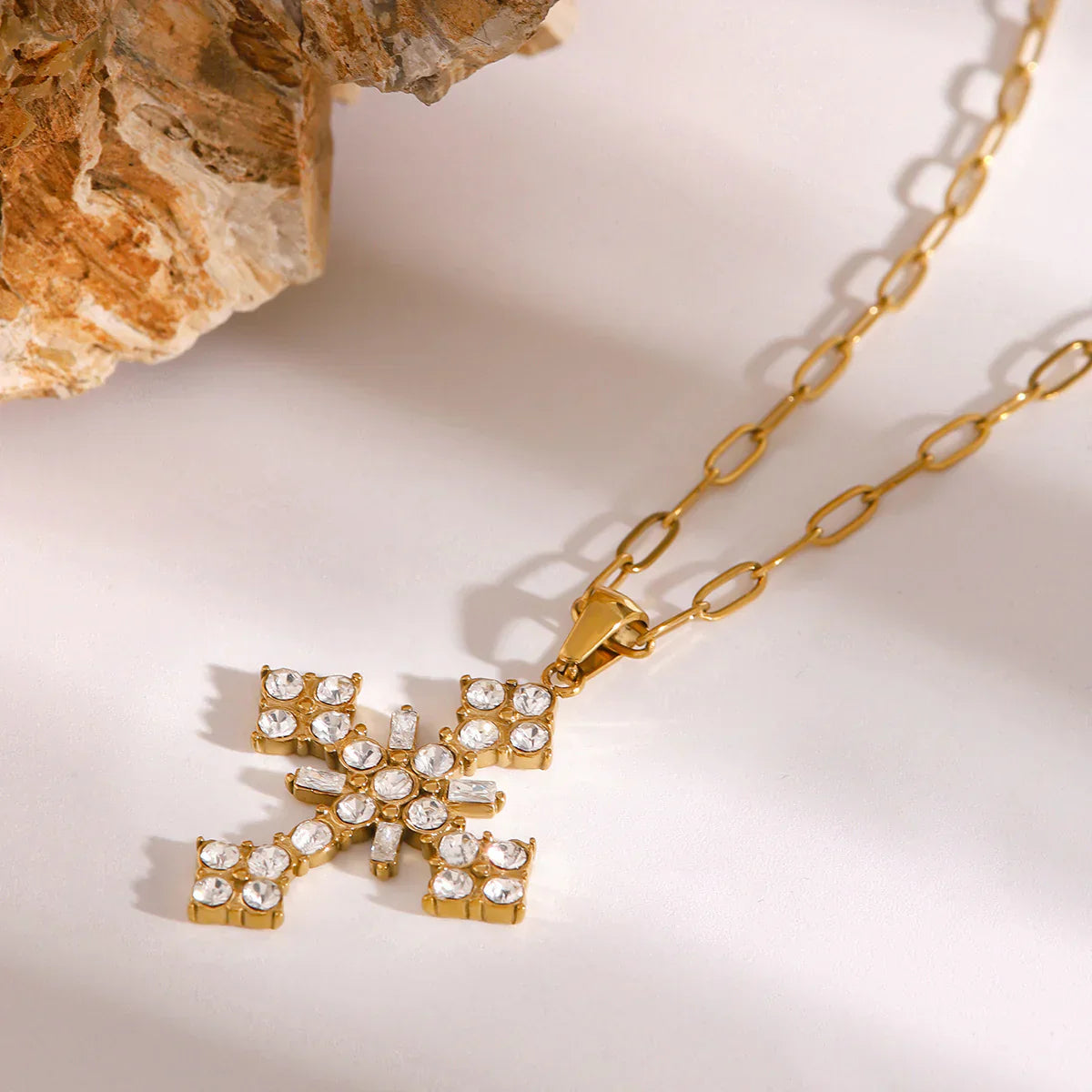 Divina – Collar Cruz Elegante