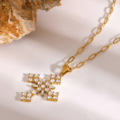 Divina – Collar Cruz Elegante