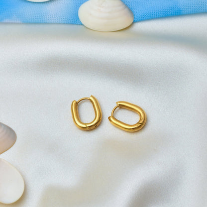 Lara – Pendientes Metálicos en Forma de U Elegantes