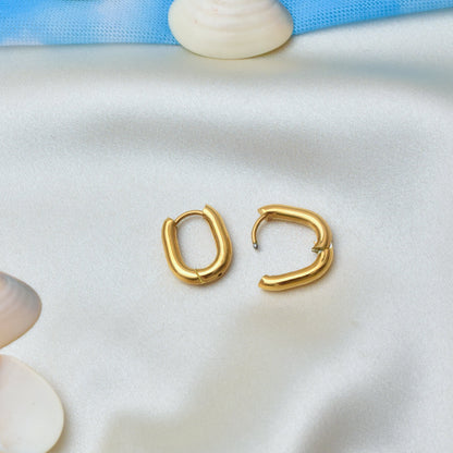 Lara – Pendientes Metálicos en Forma de U Elegantes