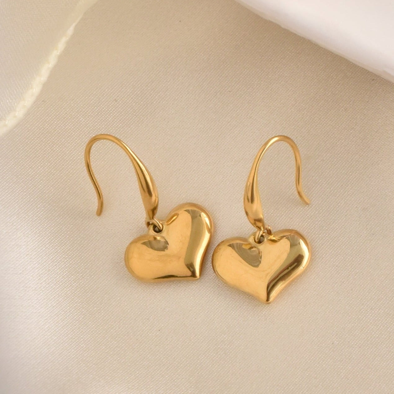 Amora – Pendientes Corazón 3D Elegantes