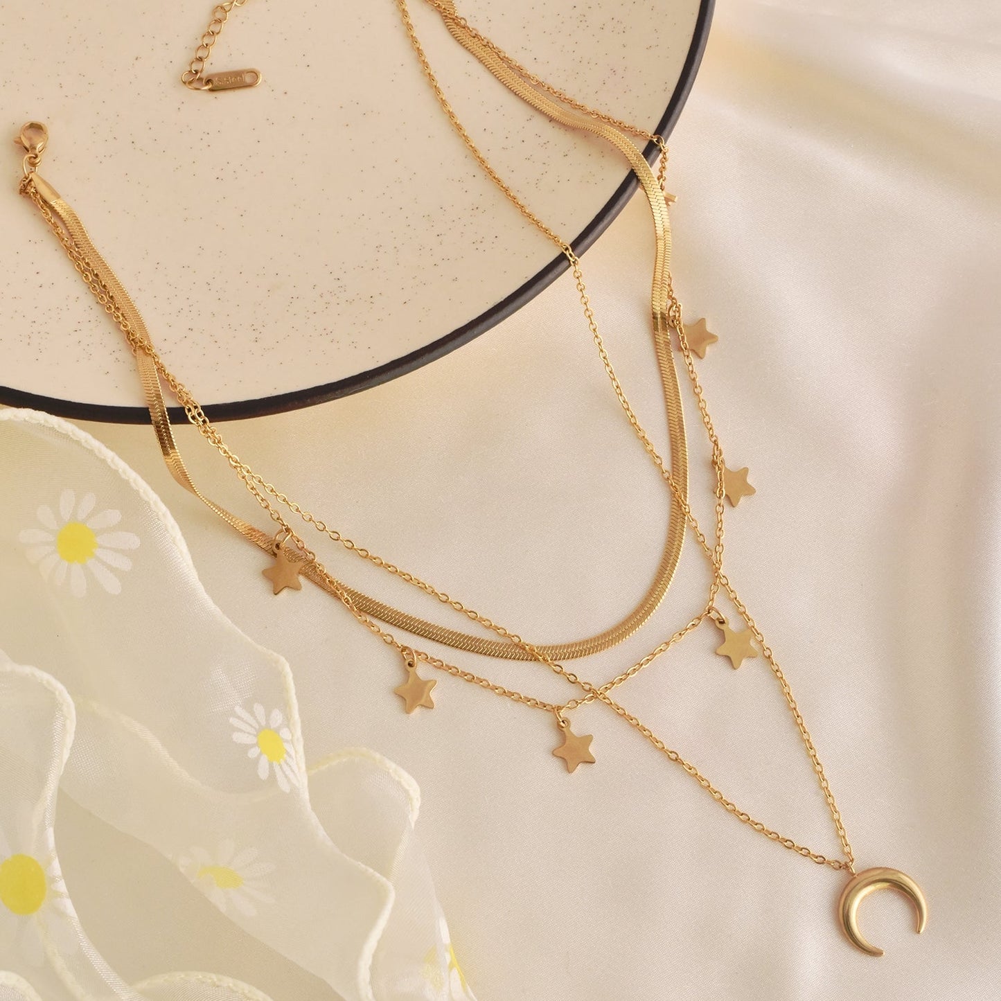 Naomi – Collar Triple Capa Elegante