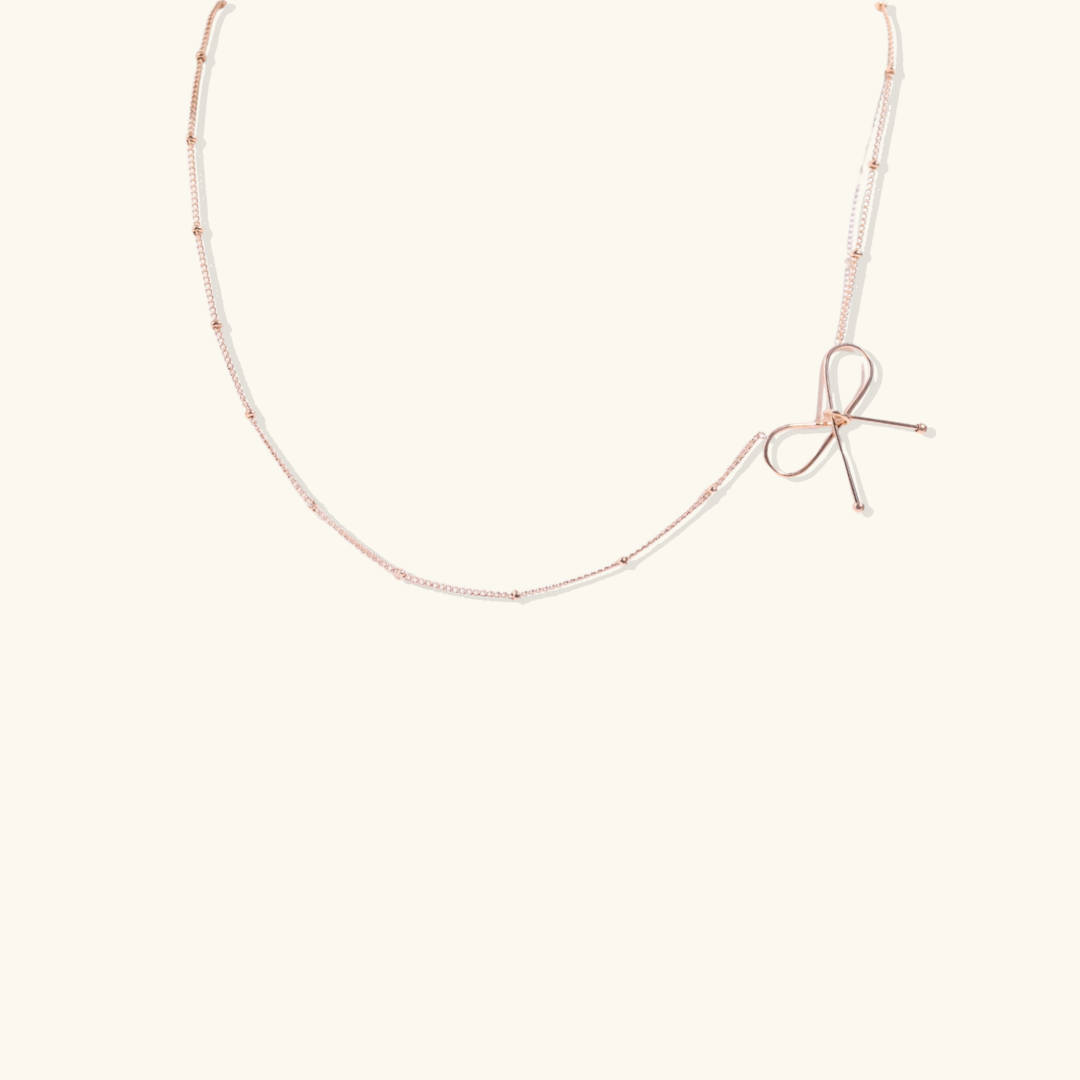 Fendi – Collar Nudo Fino y Delicado