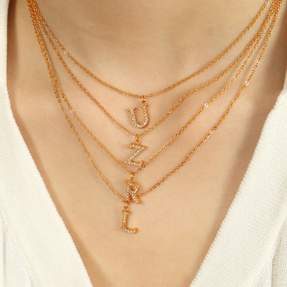 Flora – Collar Letra Fina y Elegante