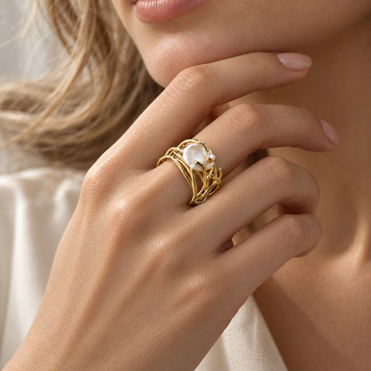 Anillo Delgado de Mujer con Acento de Joyería Redondo