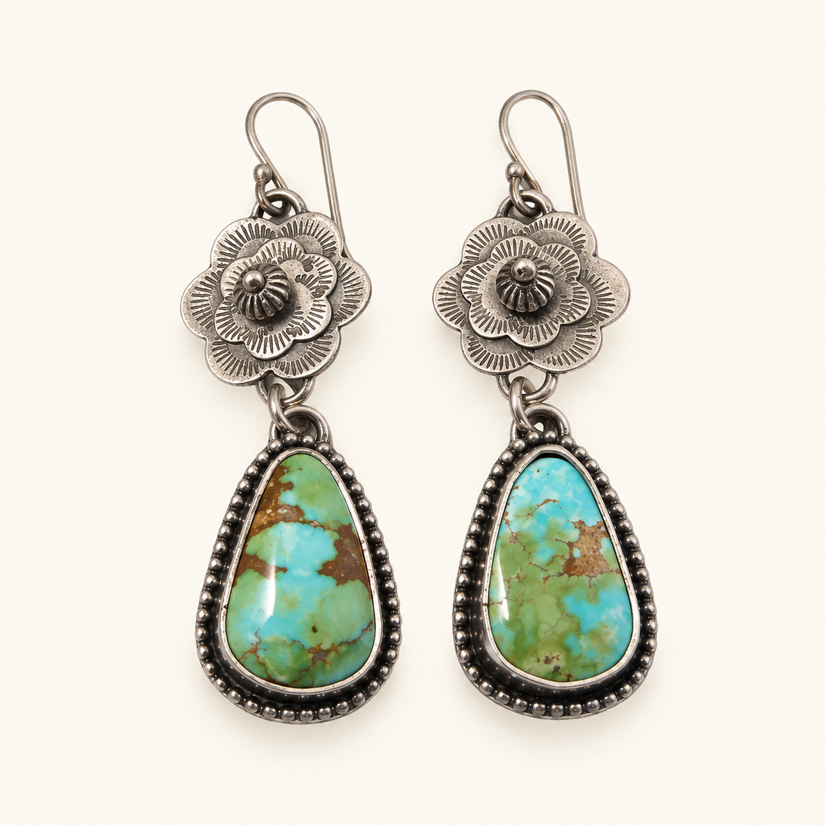 Pendientes de Mujer con Diseño Floral y Acentos de Piedra Decorativos