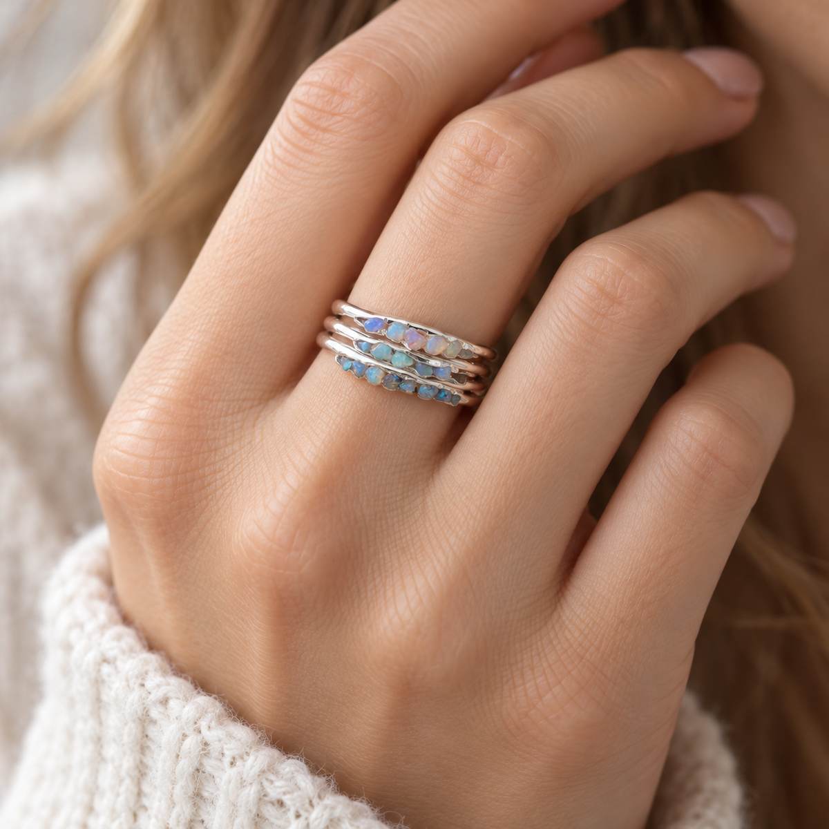 Anillo de Mujer con Diseño Multicapa y Piedra Decorativa
