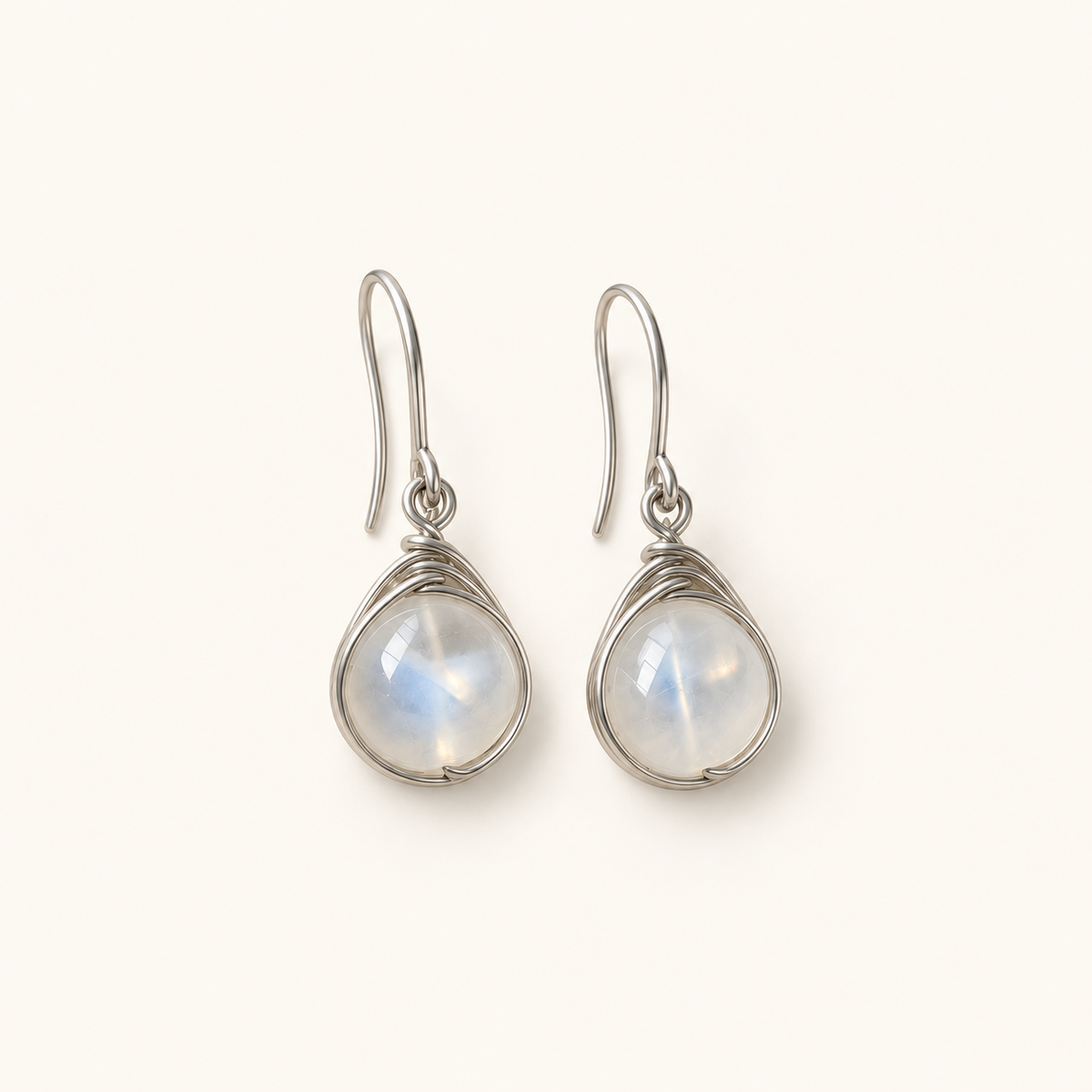 Pendientes de mujer con cabochones de moonstone y forma de gota