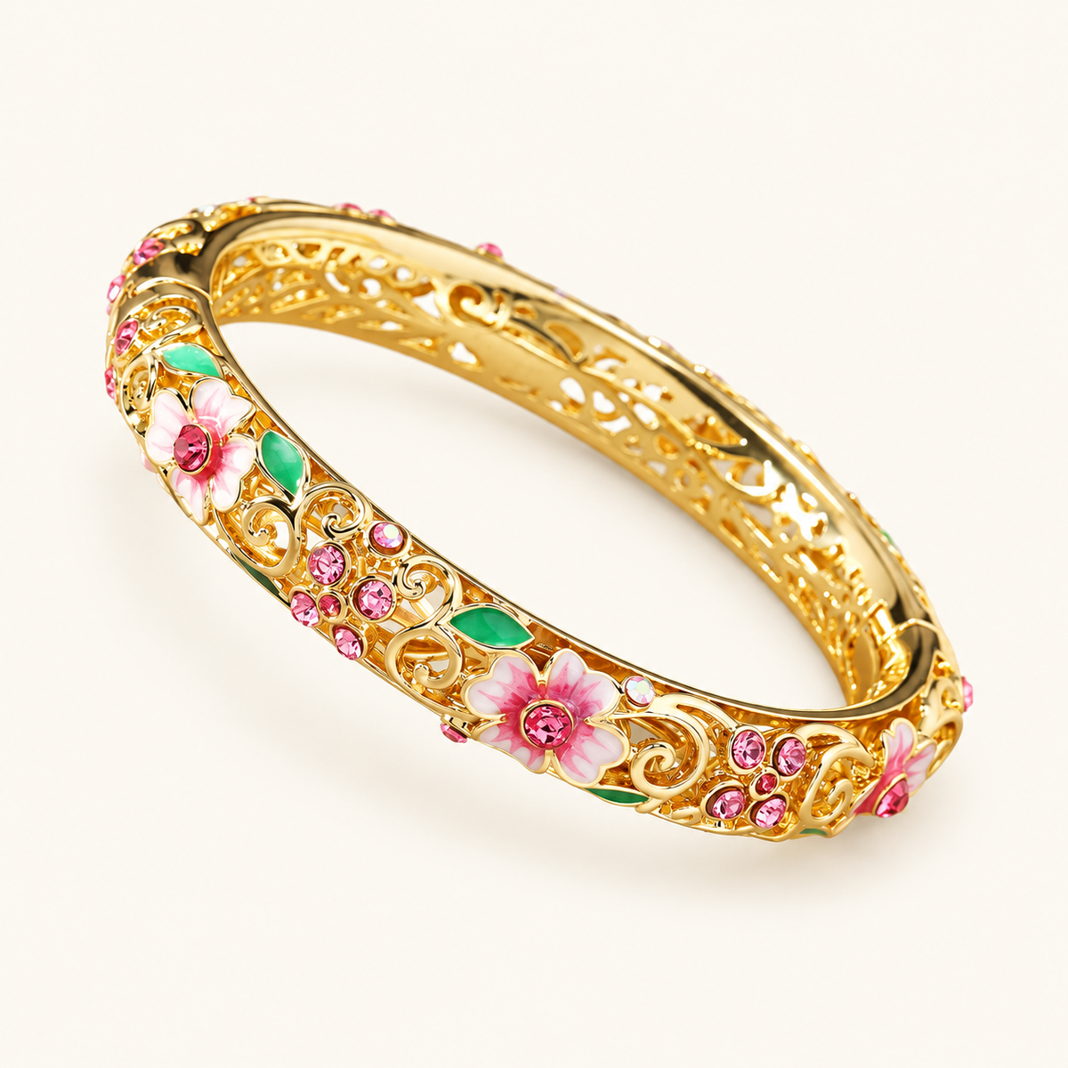 Brazalete Abierto de Flores para Mujer con Detalles de Esmalte y Acentos de Piedra