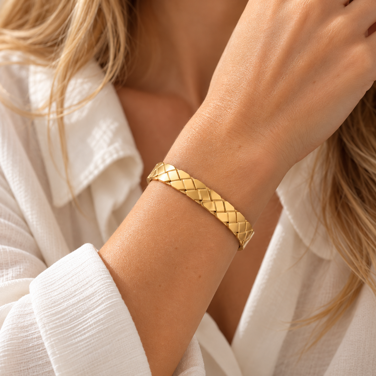 Pulsera Abierta para Damas con Diseño de Chevron Trenzado