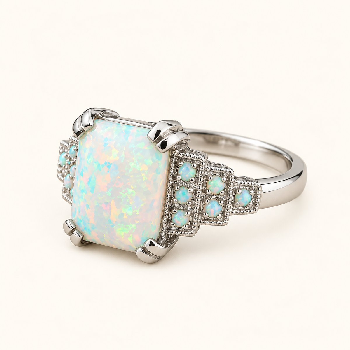 Anillo de Declaración de Damas en Estilo Art-Deco con Piedra Central Rectangular