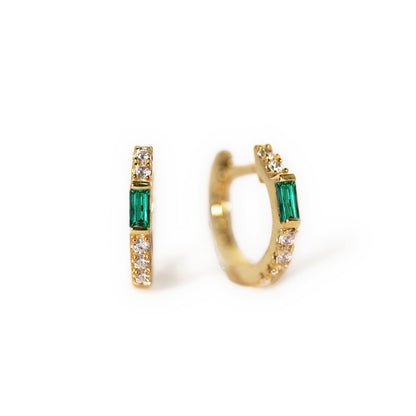 Pendientes Huggie con Baguette de Piedra Preciosa (Esmeralda)