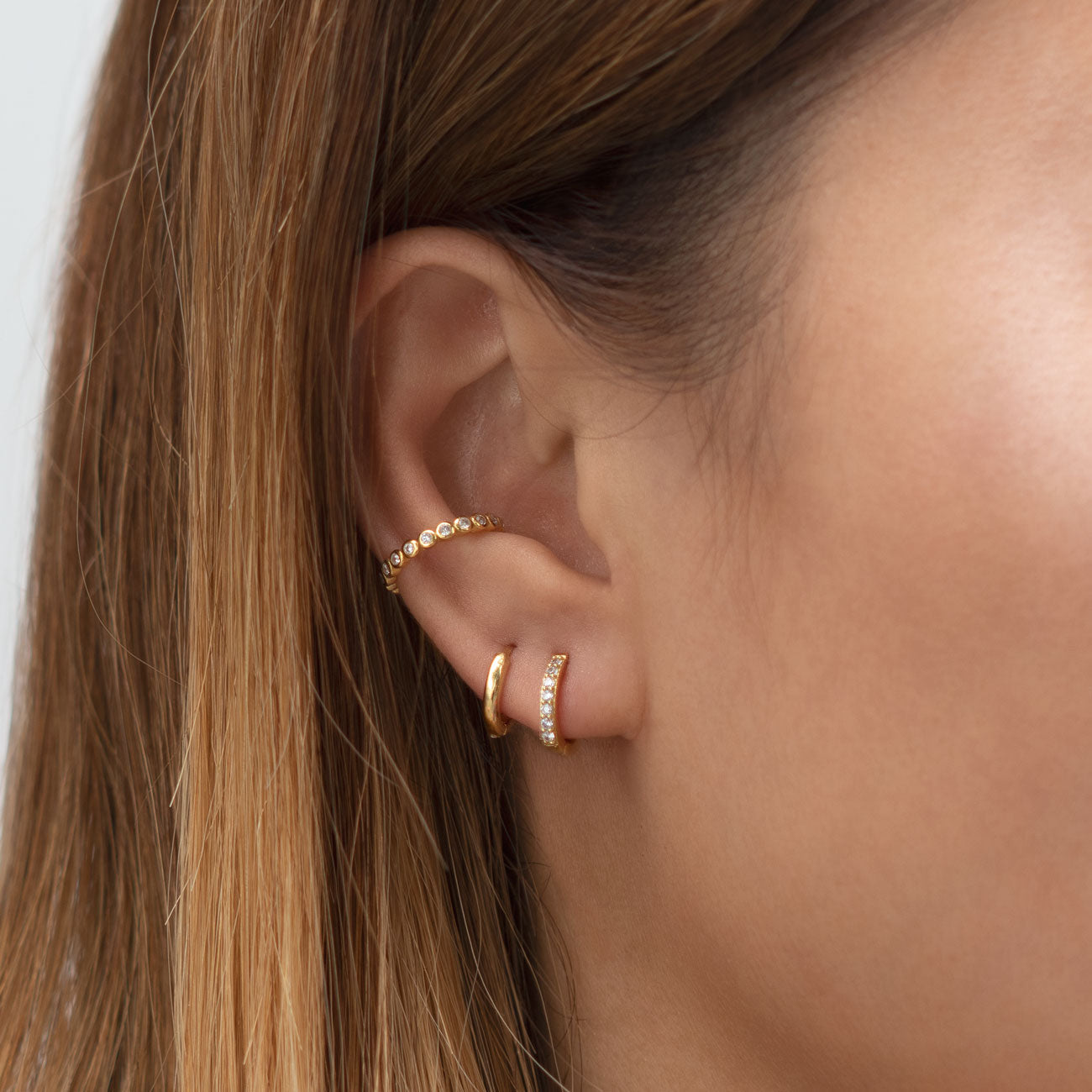 Aros Huggie con circonitas pavé