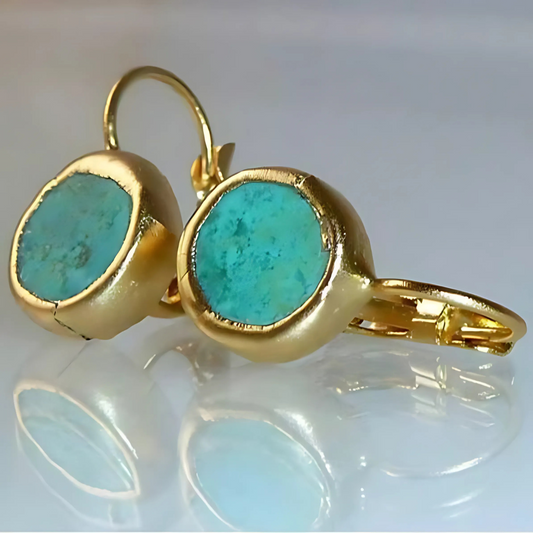 Saphira – Pendientes Vintage con Turquesa y Encanto Dorado