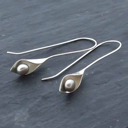 Orielle – Pendientes Vintage con Movimiento de Perlas