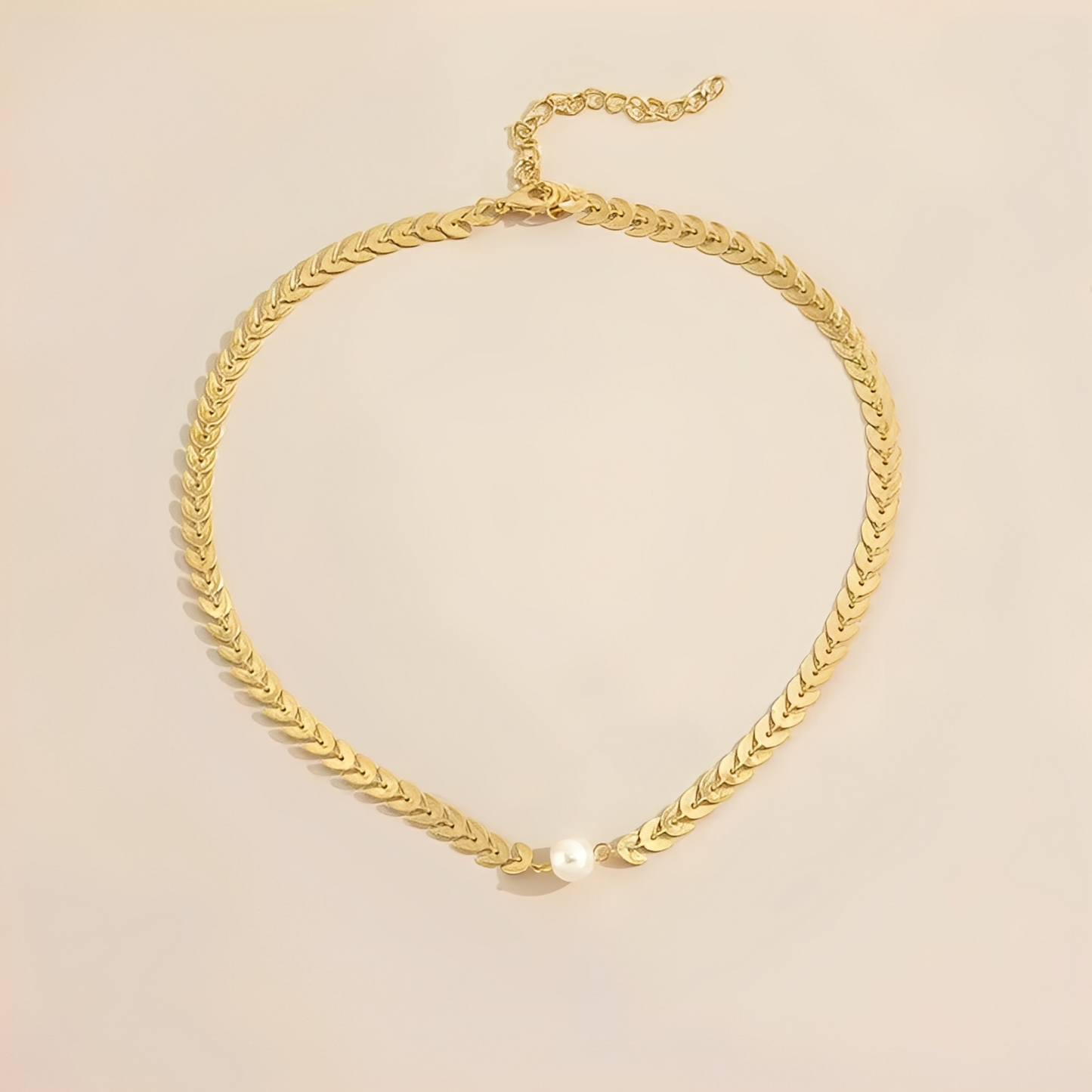 Aria – Collar Romano en Oro & Perla Elegante