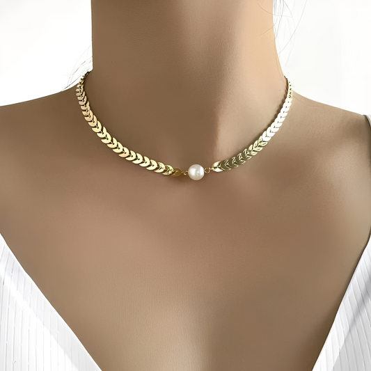 Phoebe – Collier Intemporal en Oro & Perla