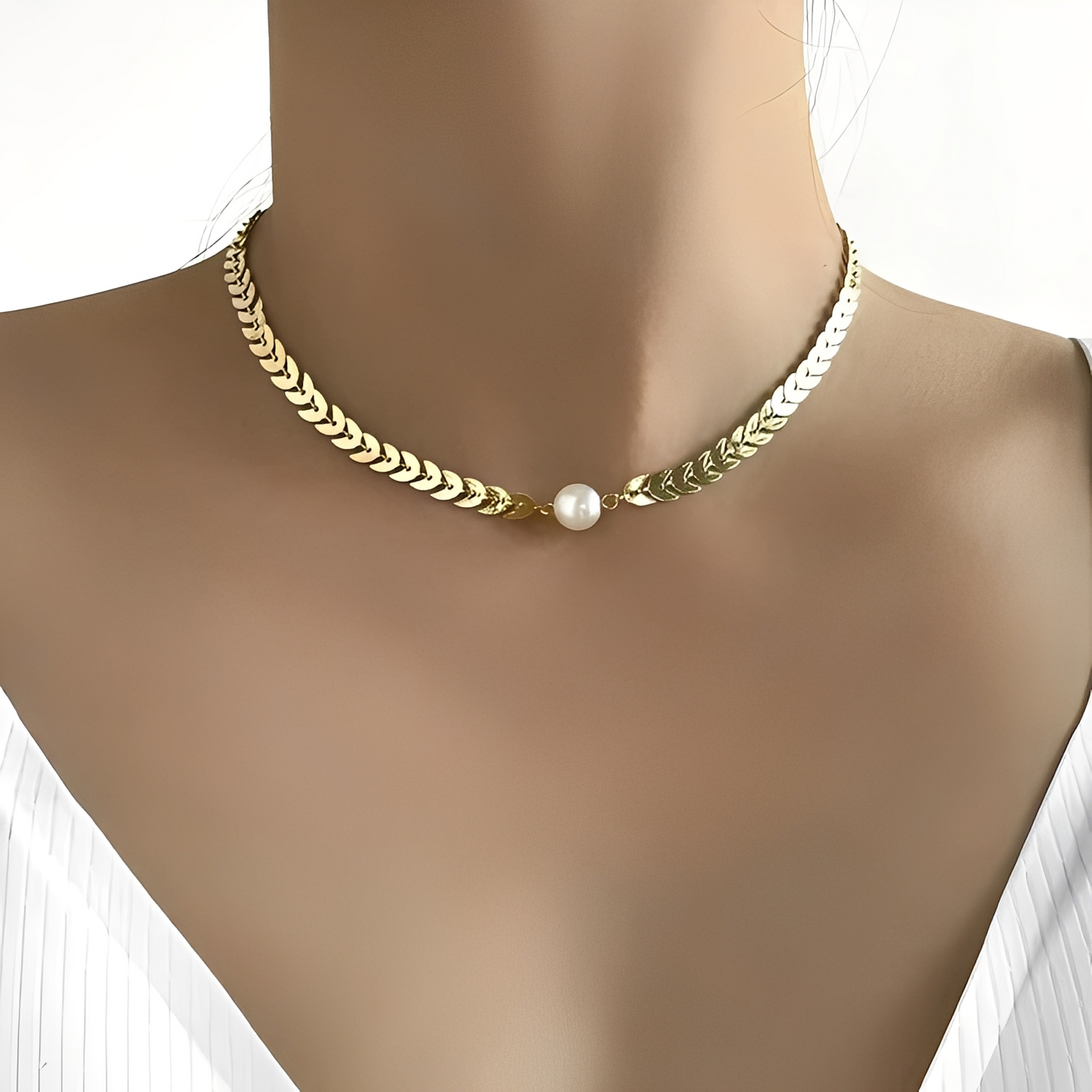 Aria – Collar Romano en Oro & Perla Elegante