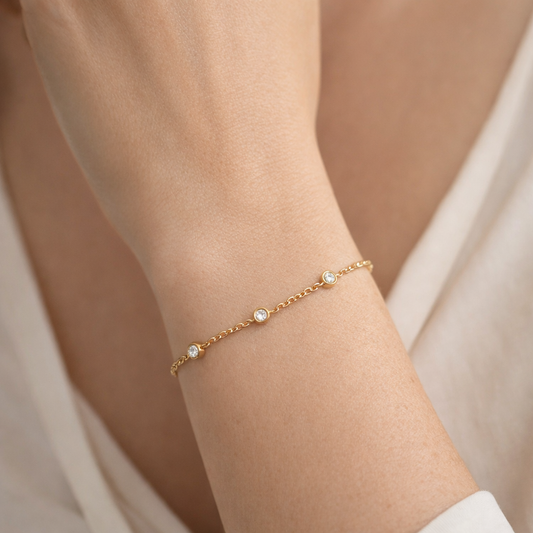 Ivy – Pulsera Dorada con Cuentas de Zirconia