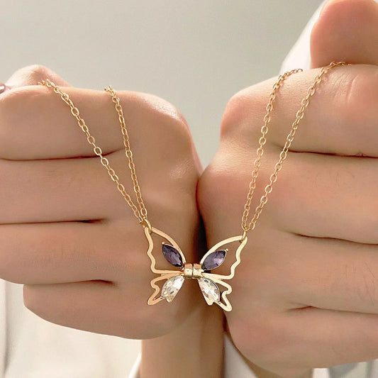 Abril – Collar Mariposa Magnético en Oro