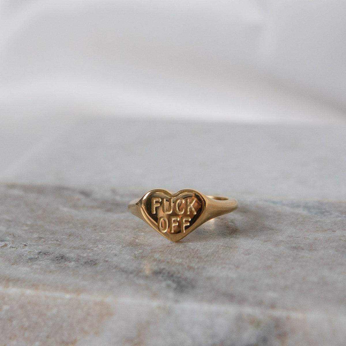 Damas Anillo Sello Corazón con gravado "FUCK OFF"