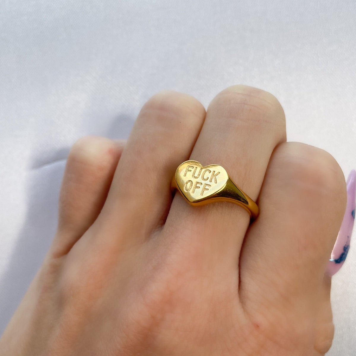 Damas Anillo Sello Corazón con gravado "FUCK OFF"