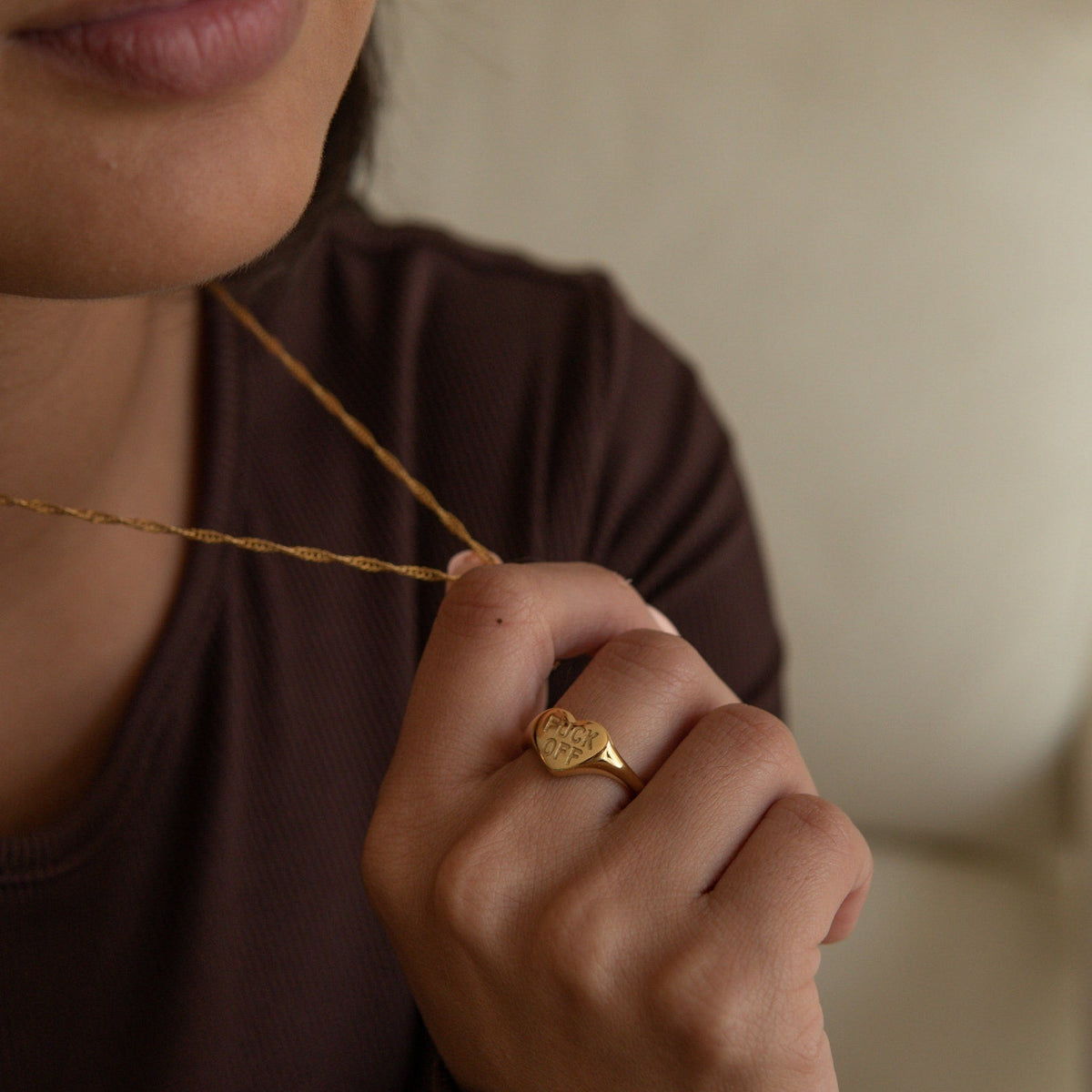 Damas Anillo Sello Corazón con gravado "FUCK OFF"