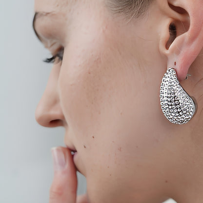 Lella – Pendientes Gota Pavé con Estilo Elegante y Chic