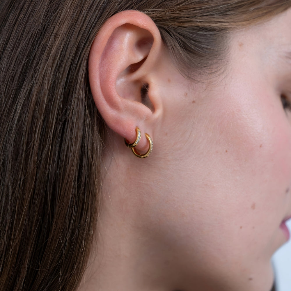 Verna – Pendientes Huggie Eternidad