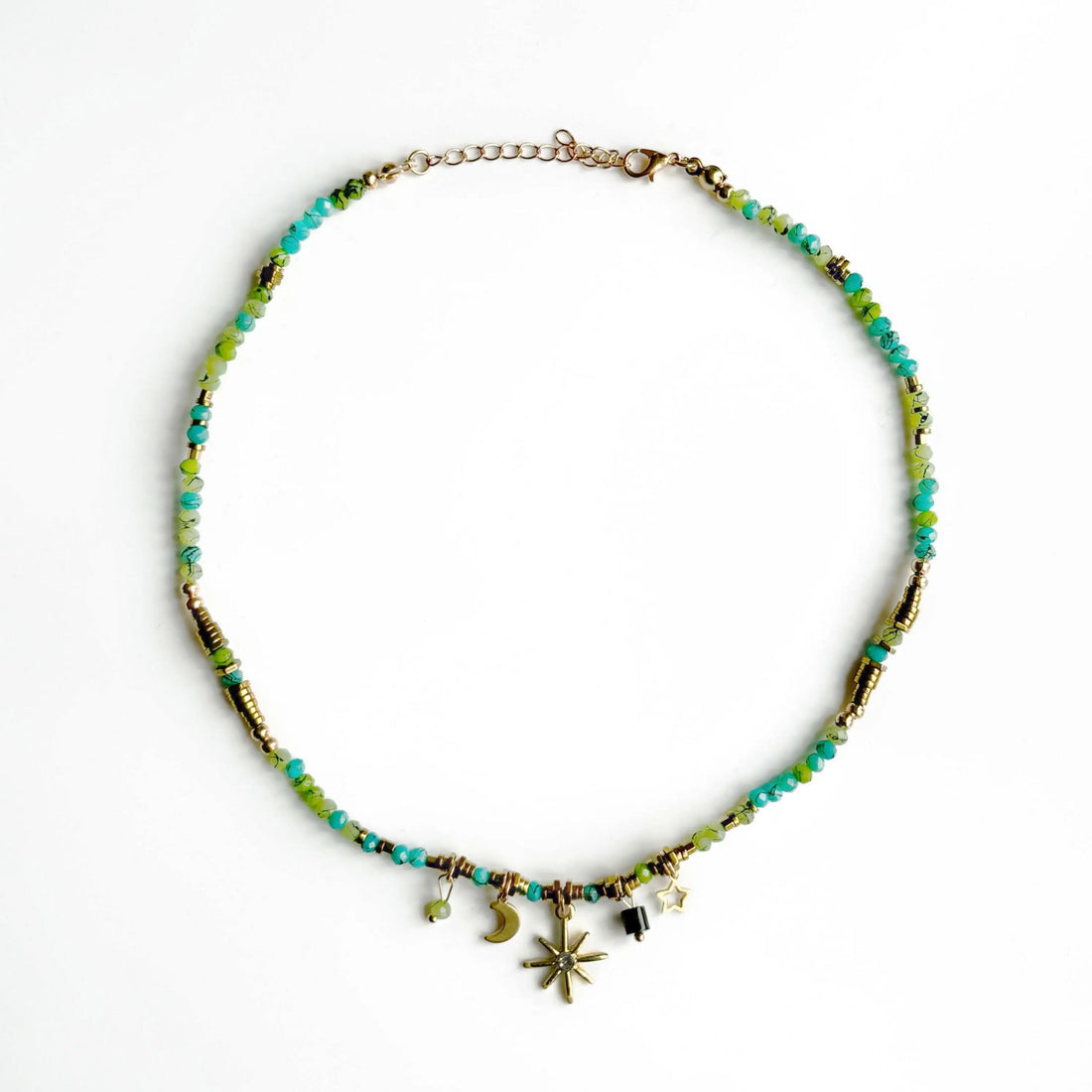 Collar de Perlas para Mujeres con Diseños Celestiales y Varios Colgantes de Encanto