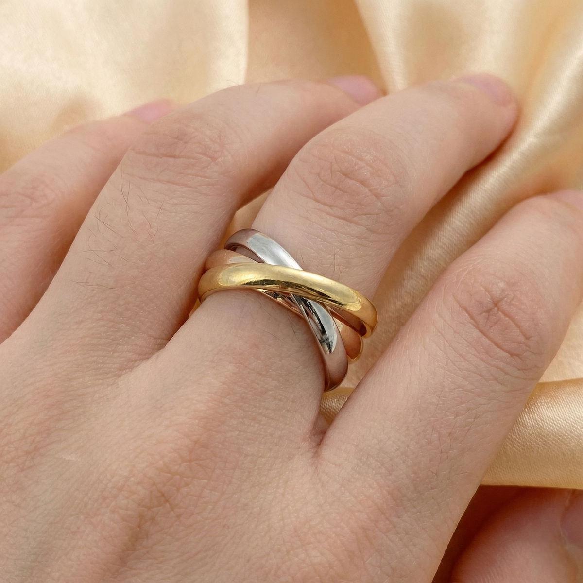 Damas Anillo de 3 Filas con Diseño de Giro Interconectado