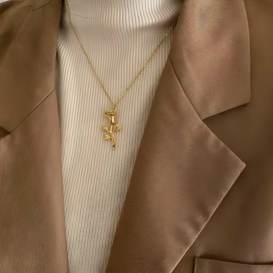 Jolie – Collar con Colgante de Rosa Elegante