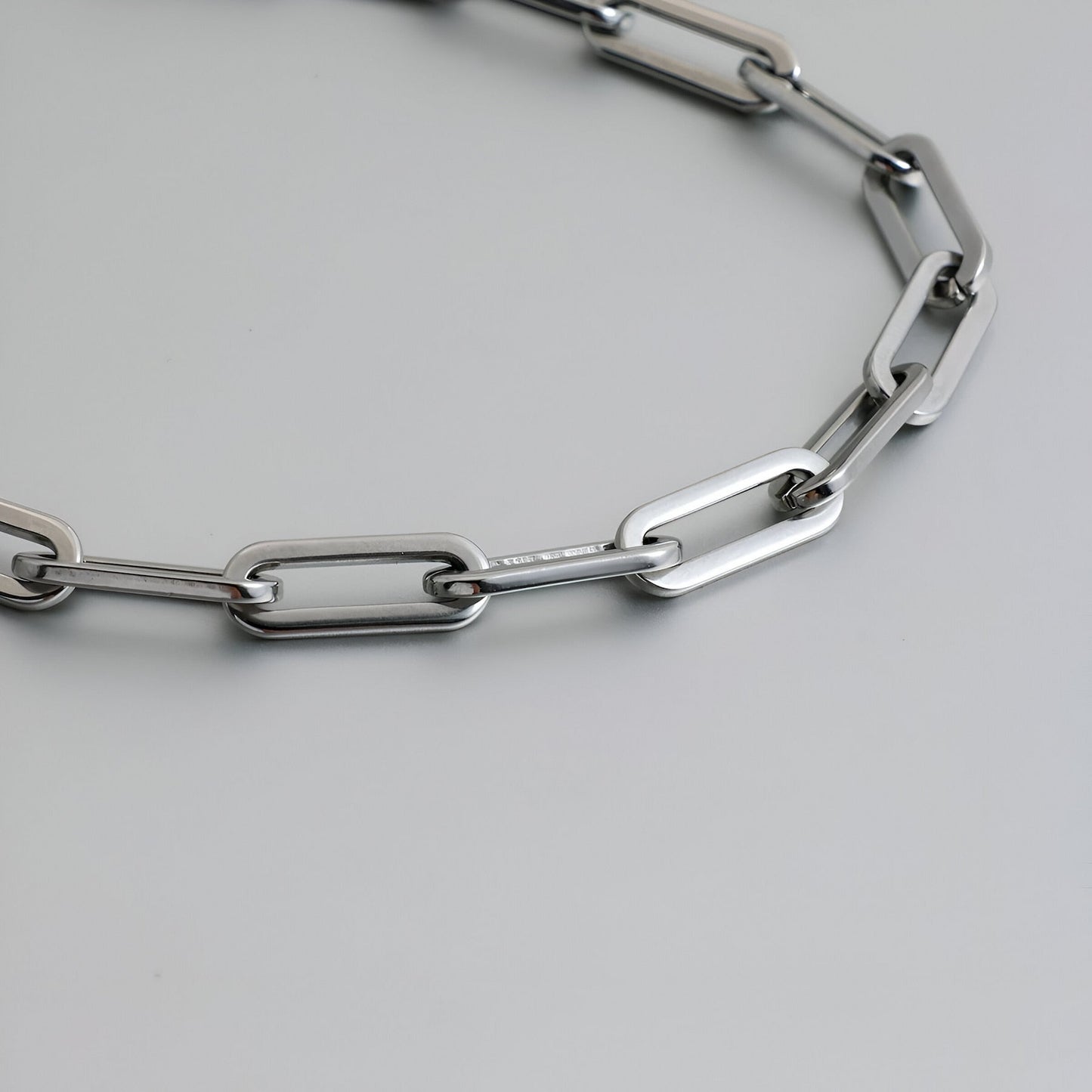 Nayumi – Pulsera Cadena Gruesa con Hebilla Cuadrada Geométrica