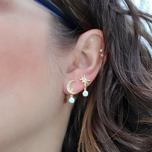 Astra – Pendientes Dorados Luna & Estrella en Ópalo