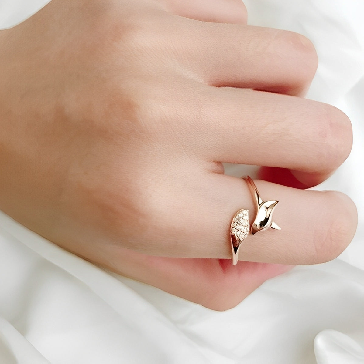 Lyra – Anillo Zorro Plateado con Acabado Rosado