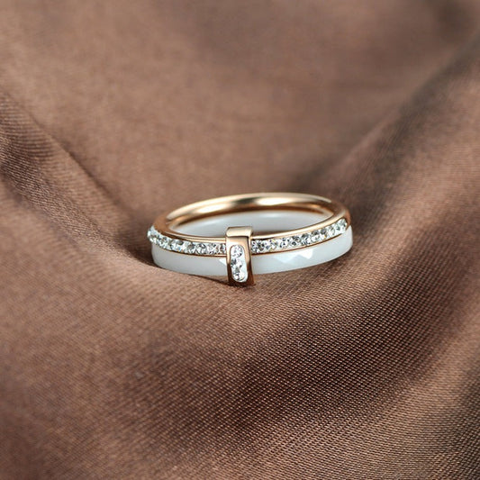 Cerelia – Anillo de Lujo de Cerámica con Circonia
