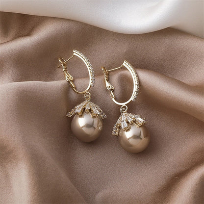 Malia – Pendientes con Perlas Blancas Elegantes