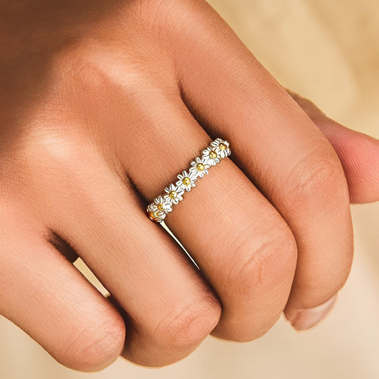 Charlie – Anillo de Plata Ajustable con Margarita Esmaltada a Mano