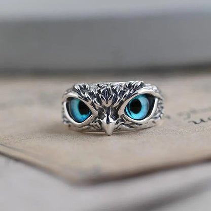 Lucky Owl – Anillo de Plata Hecho a Mano con Brillo de Ópalo