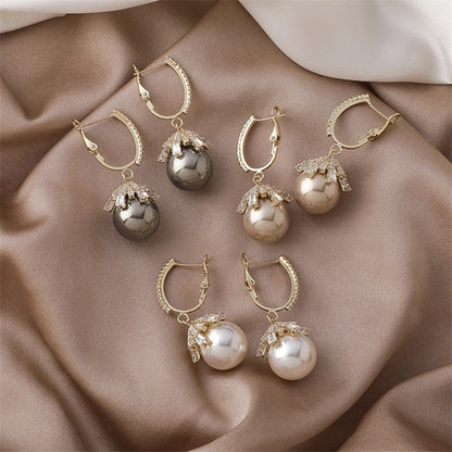 Malia – Pendientes con Perlas Blancas Elegantes