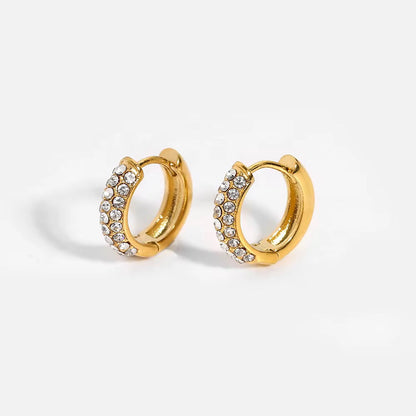 Scarlett – Pendientes Huggie Pavé