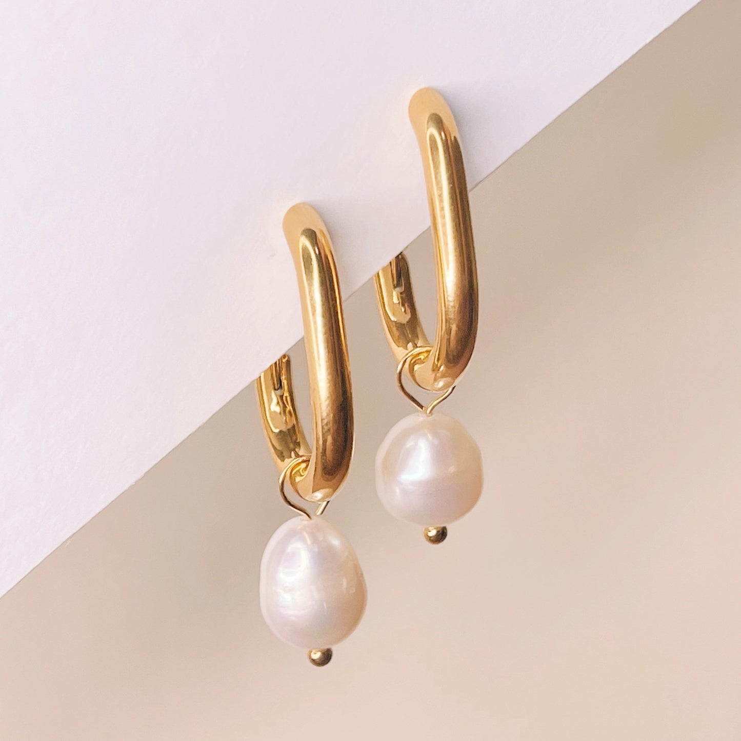 Yuna – Pendientes Huecos en Forma U Elegantes